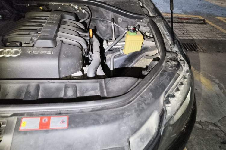 Used Audi Q7 2010 3.6 FSI quattro base version Engine Bay Left