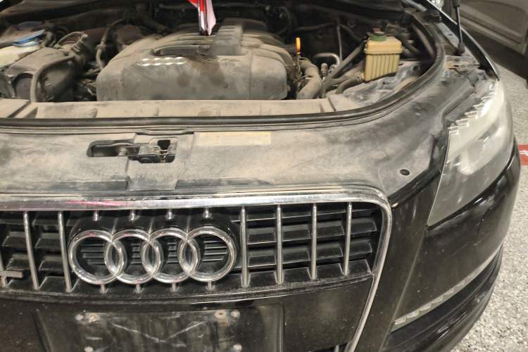 Used Audi Q7 2010 3.6 FSI quattro base version Engine Bay Left