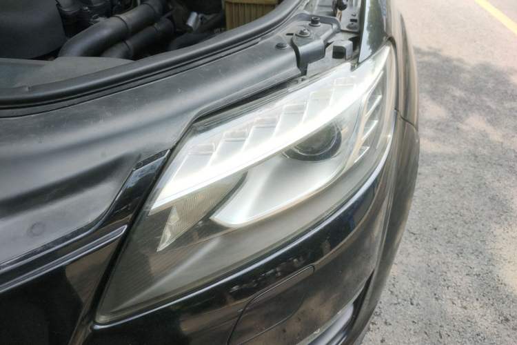 Used Audi Q7 2010 3.6 FSI quattro Technology model Engine Bay Left