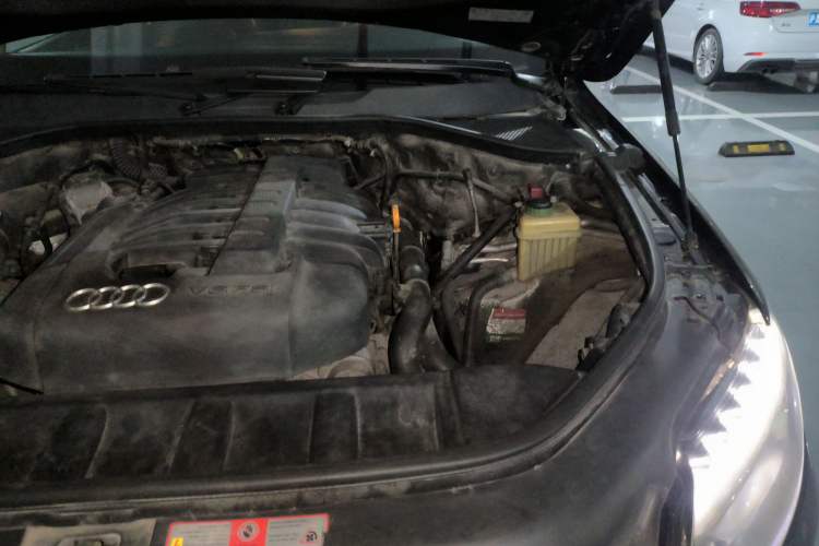 Used Audi Q7 2010 3.6 FSI Technology Sport Collector's Edition Engine Bay Left