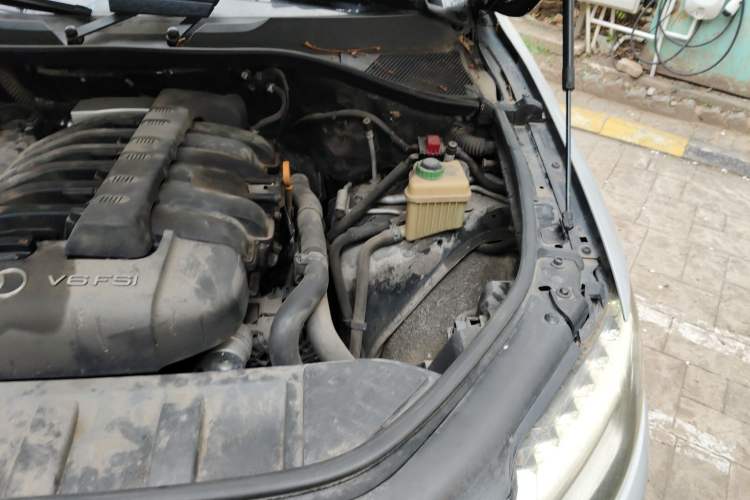 Used Audi Q7 2010 3.6 FSI quattro Luxury Model Engine Bay Left