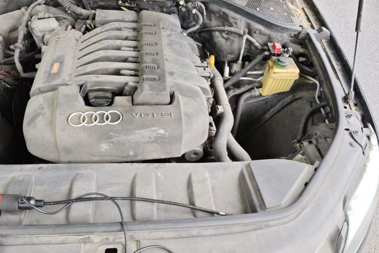 Used Audi Q7 2010 3.6 FSI quattro Technology model Engine Bay Left