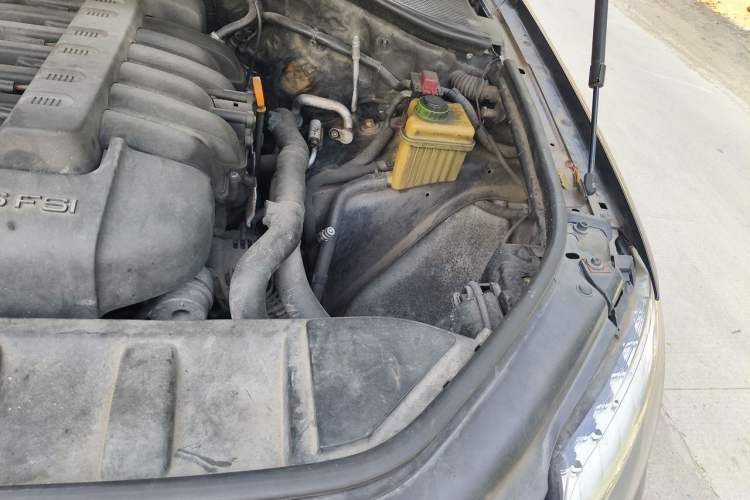 Used Audi Q7 2010 3.6 FSI quattro base version Engine Bay Left