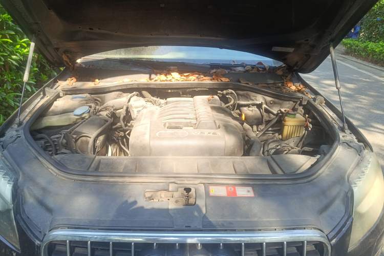 Used Audi Q7 2010 3.6 FSI quattro base version Engine Bay
