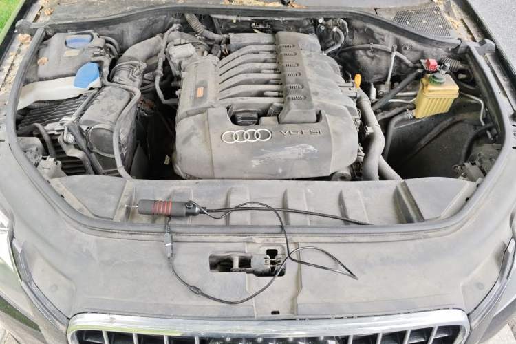 Used Audi Q7 2010 3.6 FSI quattro Technology model Engine Bay