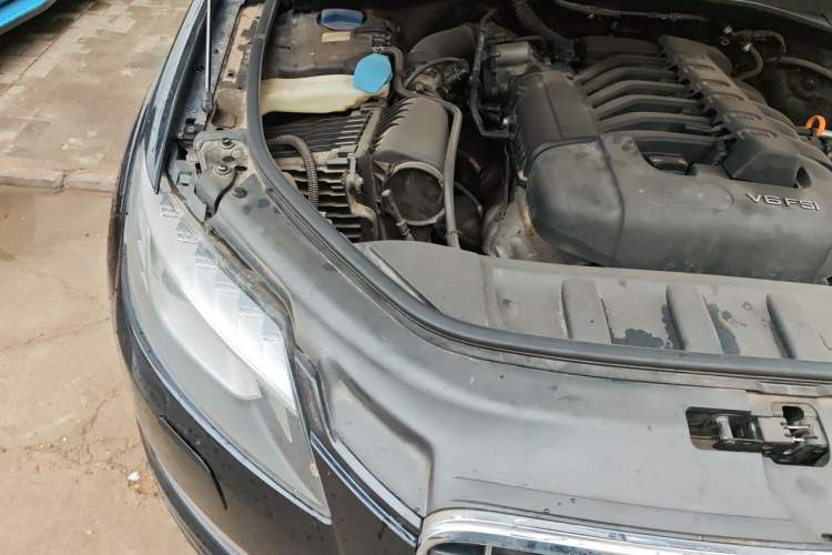Used Audi Q7 2010 3.6 FSI quattro base version Engine Bay Right