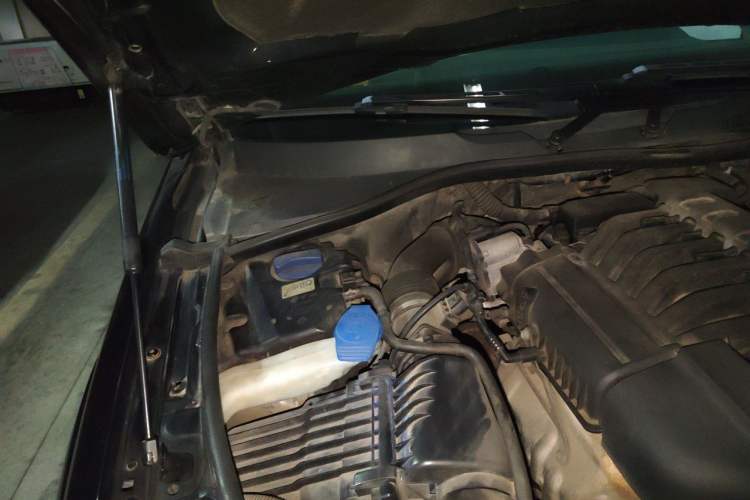 Used Audi Q7 2010 3.6 FSI quattro Comfort Edition Engine Bay Right