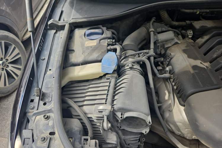 Used Audi Q7 2010 3.6 FSI quattro Comfort Edition Engine Bay Right