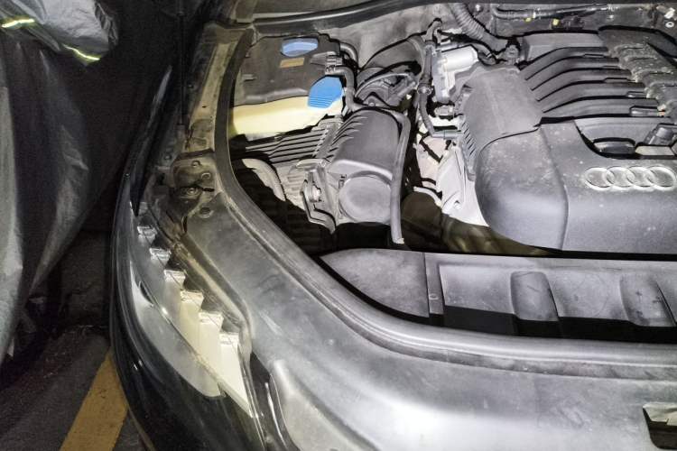 Used Audi Q7 2010 3.6 FSI quattro base version Engine Bay Right