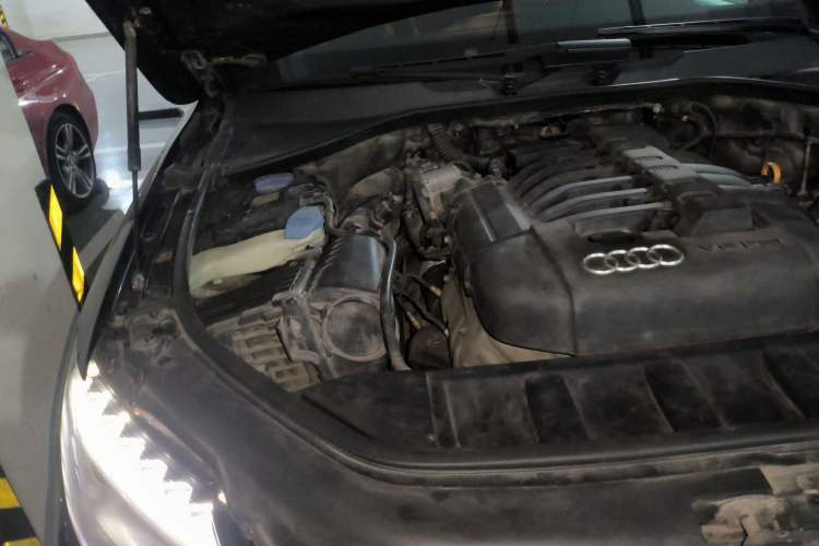 Used Audi Q7 2010 3.6 FSI Technology Sport Collector's Edition Engine Bay Right