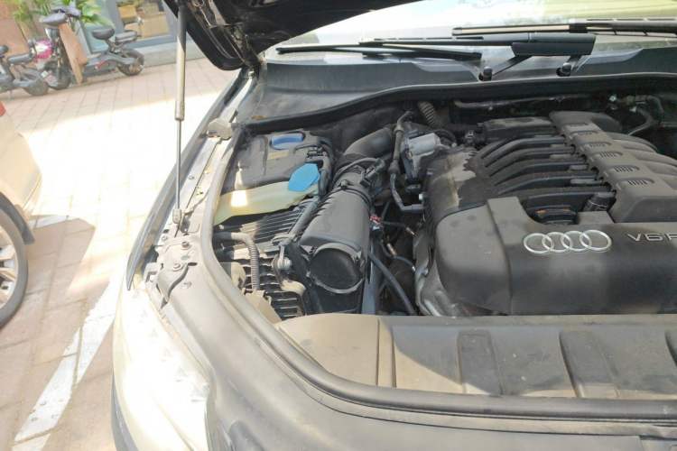 Used Audi Q7 2010 3.6 FSI Technology Off-Road Collector's Edition Engine Bay Right