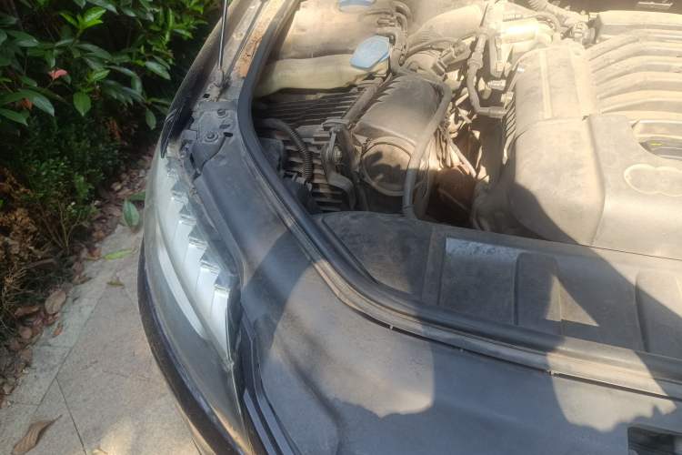 Used Audi Q7 2010 3.6 FSI quattro base version Engine Bay Right