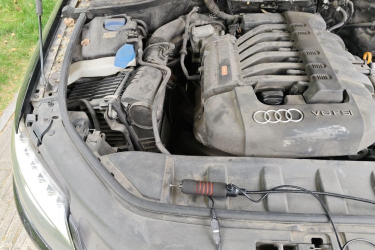 Used Audi Q7 2010 3.6 FSI quattro Technology model Engine Bay Right