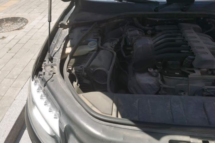 Used Audi Q7 2010 3.6 FSI Technology Off-Road Collector's Edition Engine Bay Right