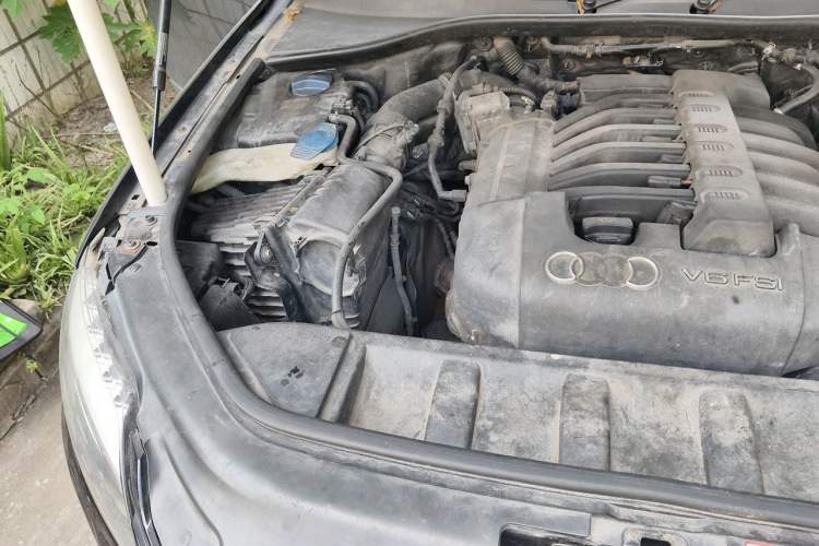 Used Audi Q7 2010 3.6 FSI quattro base version Engine Bay Right