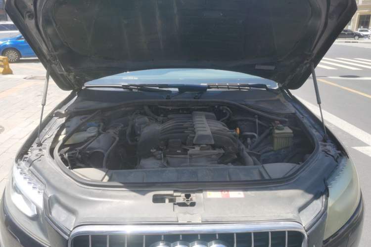 Used Audi Q7 2010 3.6 FSI Technology Off-Road Collector's Edition Engine Bay