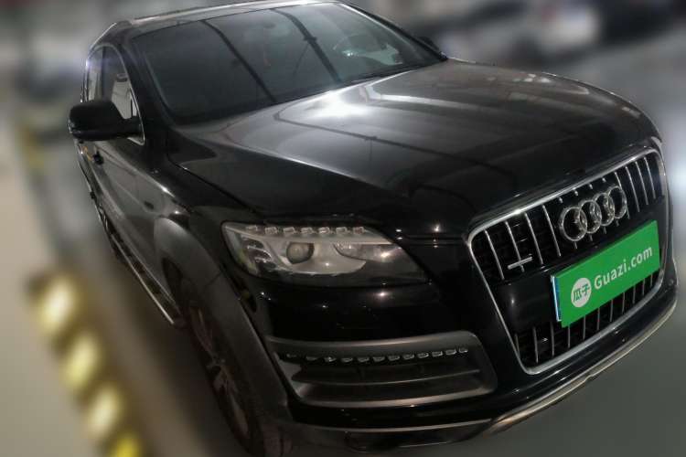 Used Audi Q7 2010 3.6 FSI Technology Sport Collector's Edition Front Right 45 Deg