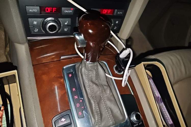 Used Audi Q7 2010 3.6 FSI quattro Comfort Edition Gear Lever