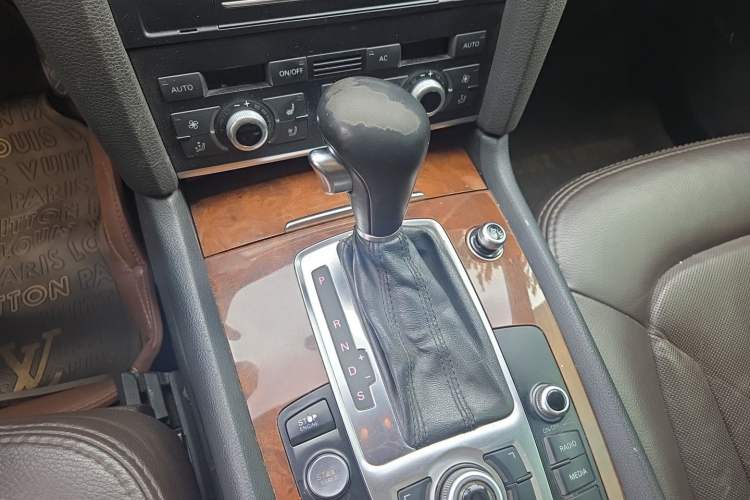 Used Audi Q7 2010 3.6 FSI quattro Comfort Edition Gear Lever