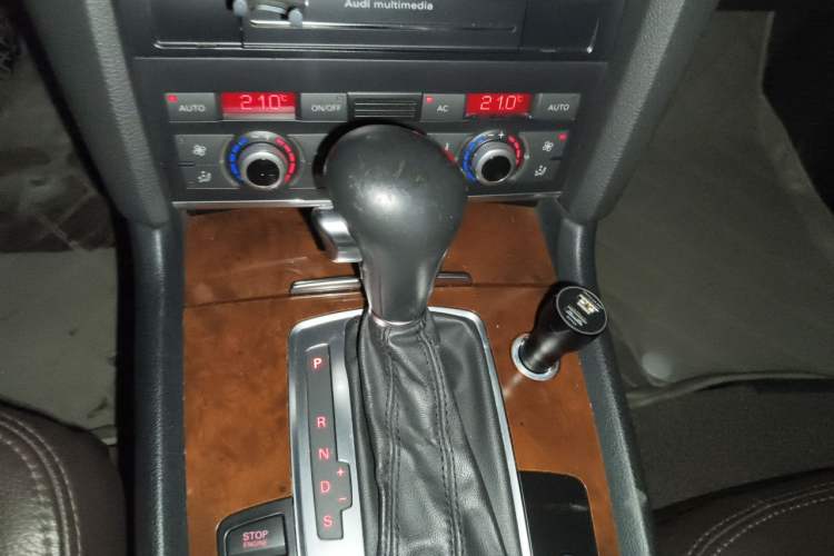 Used Audi Q7 2010 3.6 FSI quattro base version Gear Lever