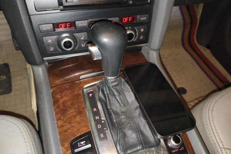 Used Audi Q7 2010 3.6 FSI quattro base version Gear Lever