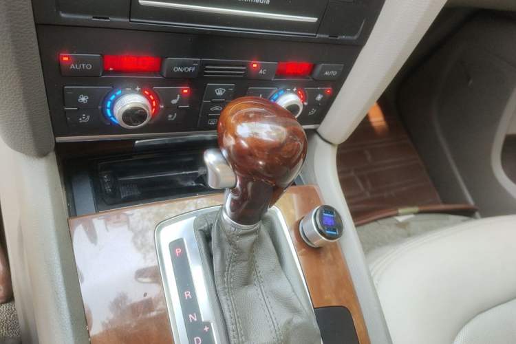 Used Audi Q7 2010 3.6 FSI quattro Technology model Gear Lever