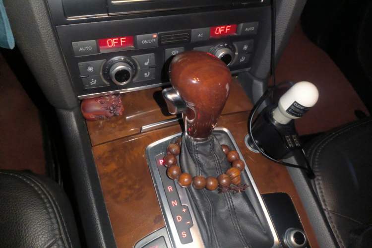 Used Audi Q7 2010 3.6 FSI Technology Sport Collector's Edition Gear Lever