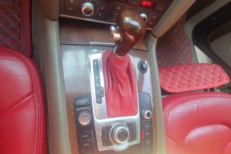 Used Audi Q7 2010 3.6 FSI quattro base version Gear Lever