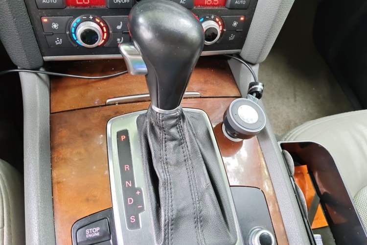 Used Audi Q7 2010 3.6 FSI quattro Technology model Gear Lever