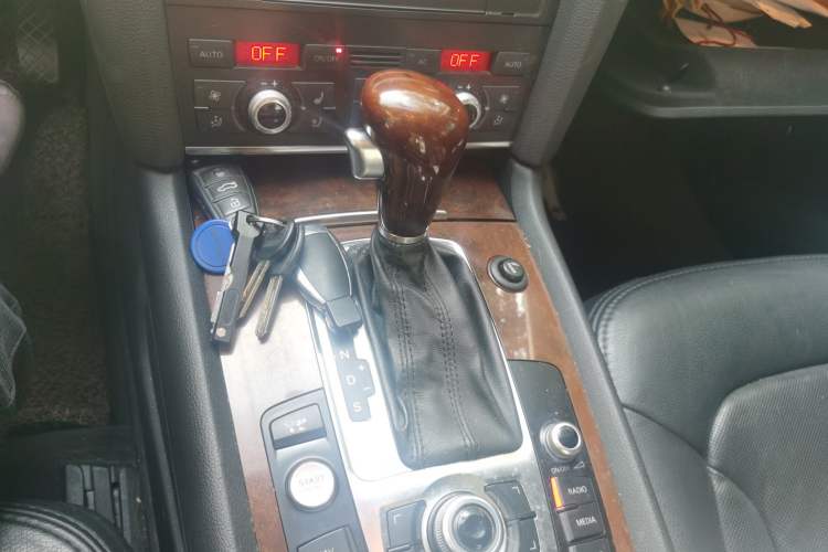 Used Audi Q7 2010 3.6 FSI quattro Luxury Model Gear Lever
