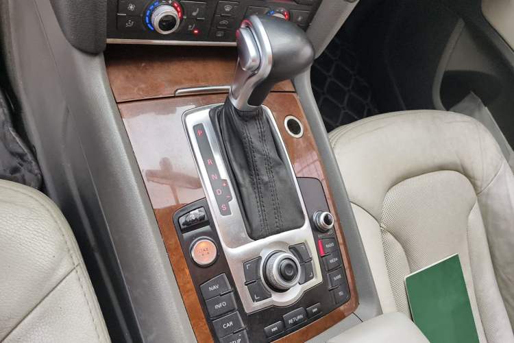 Used Audi Q7 2010 3.6 FSI quattro base version Gear Lever