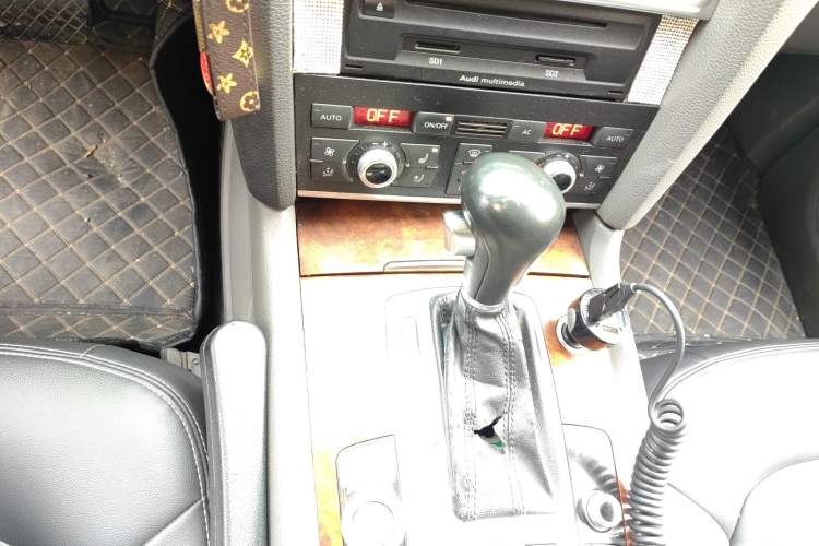 Used Audi Q7 2010 3.6 FSI quattro base version Gear Lever