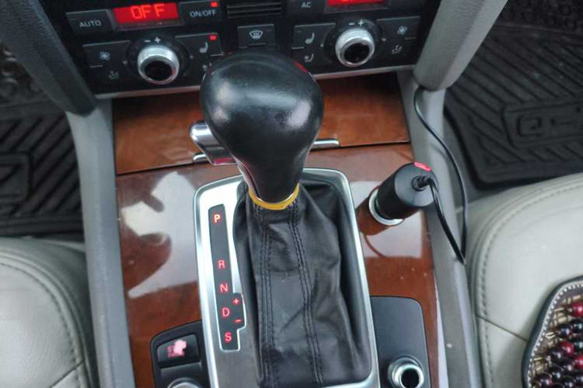 Used Audi Q7 2010 3.6 FSI quattro base version Gear Lever
