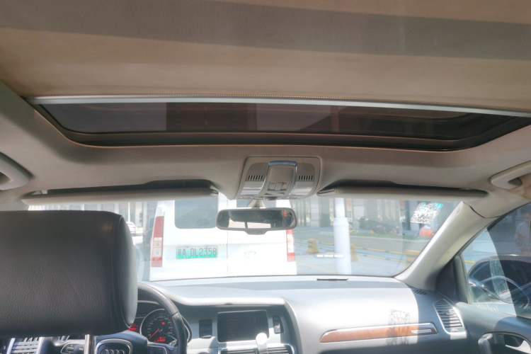 Used Audi Q7 2010 3.6 FSI Technology Off-Road Collector's Edition Headliner