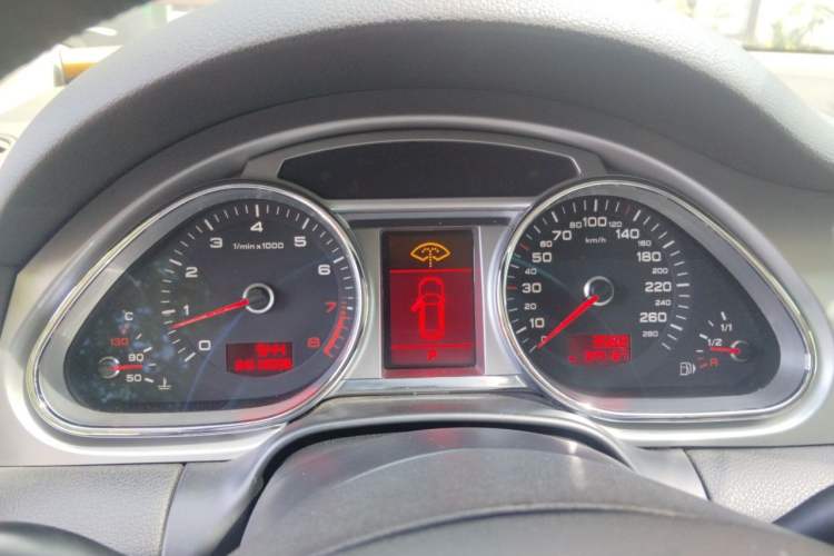 Used Audi Q7 2010 3.6 FSI Comfort Off-road Collector's Edition Instrument Cluster