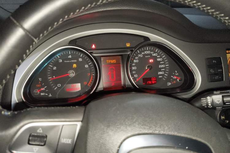 Used Audi Q7 2010 3.6 FSI quattro base version Instrument Cluster