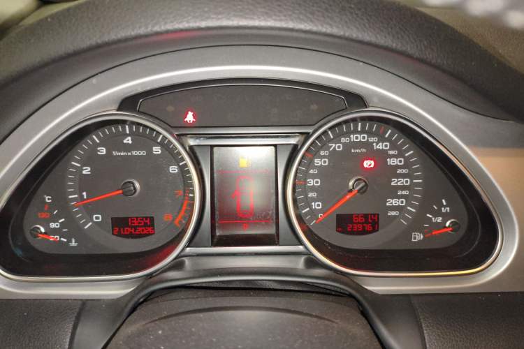 Used Audi Q7 2010 3.6 FSI quattro base version Instrument Cluster