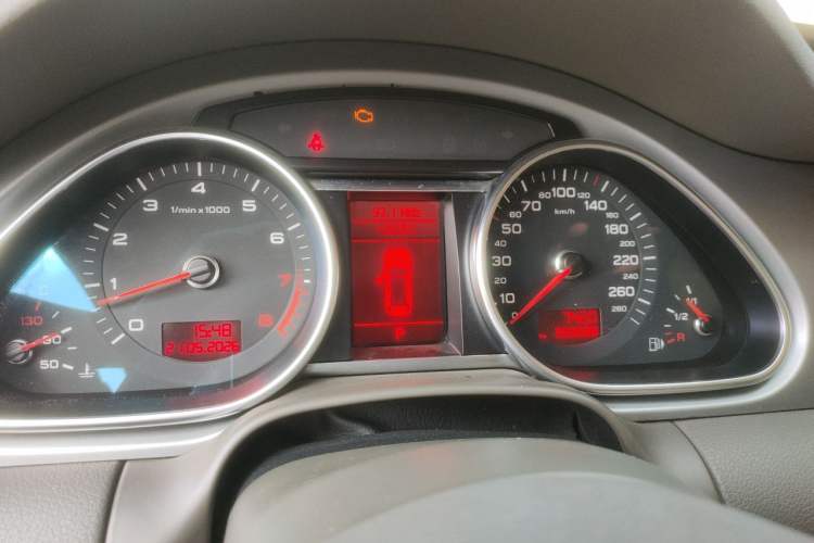Used Audi Q7 2010 3.6 FSI quattro Technology model Instrument Cluster