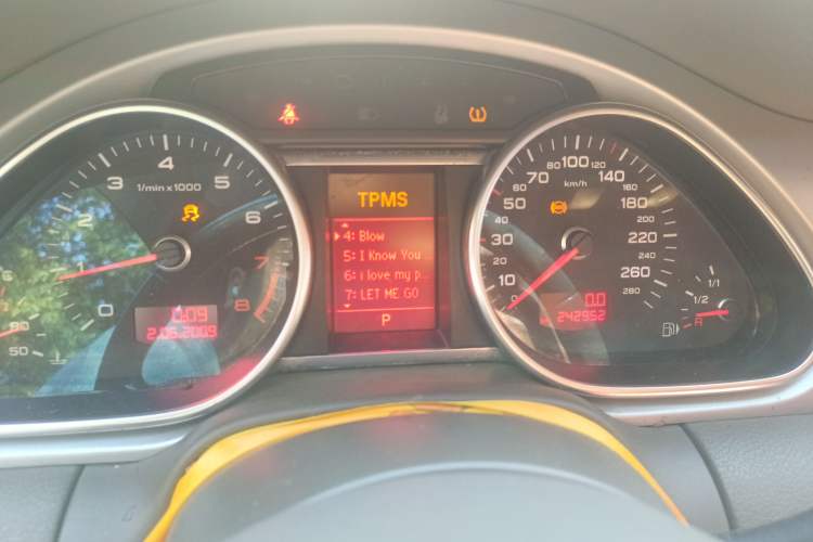 Used Audi Q7 2010 3.6 FSI quattro base version Instrument Cluster