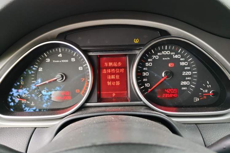 Used Audi Q7 2010 3.6 FSI quattro Technology model Instrument Cluster