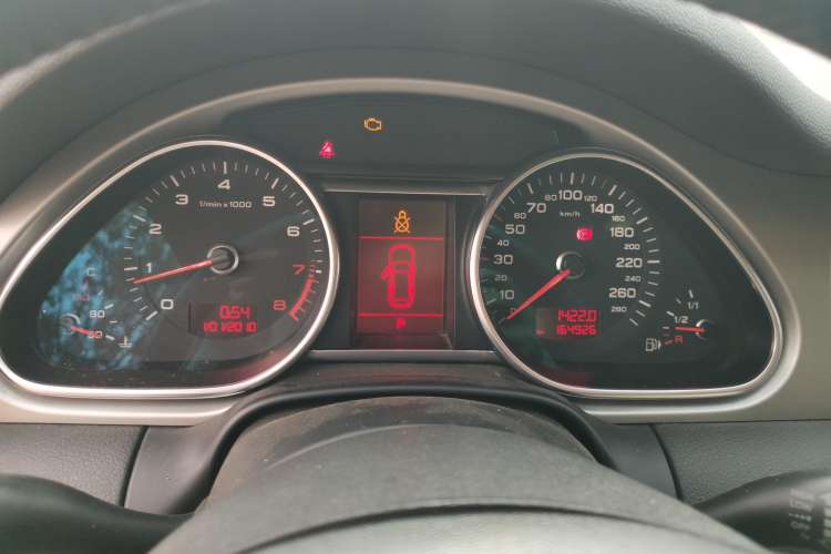 Used Audi Q7 2010 3.6 FSI quattro base version Instrument Cluster