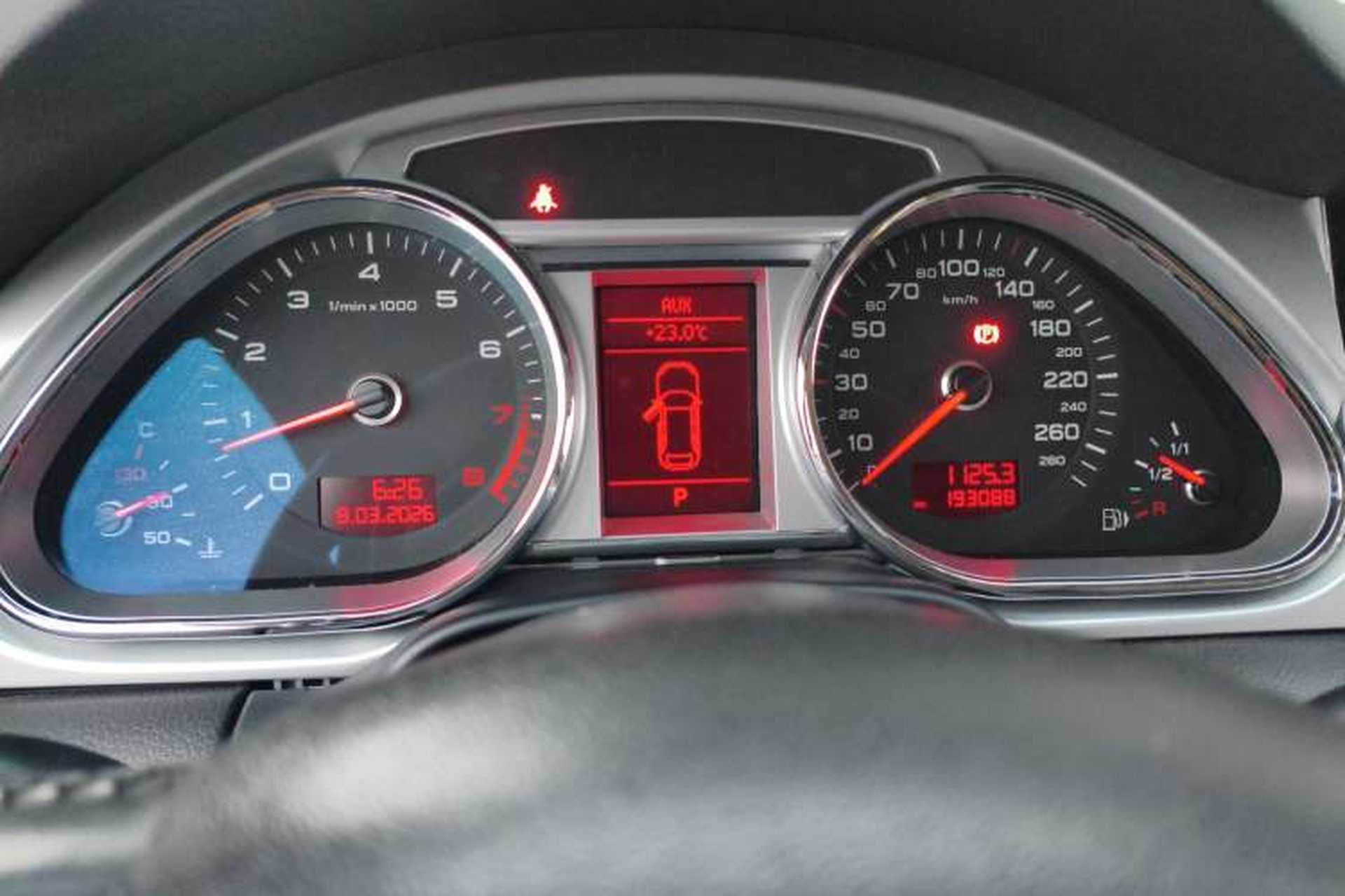 Used Audi Q7 2010 3.6 FSI quattro base version Instrument Cluster