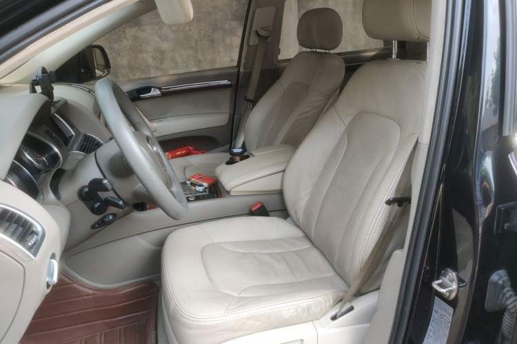 Used Audi Q7 2010 3.6 FSI quattro Technology model Left Front Seat