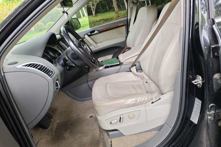 Used Audi Q7 2010 3.6 FSI quattro Technology model Left Front Seat