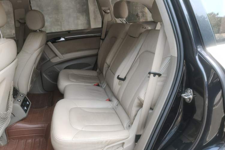 Used Audi Q7 2010 3.6 FSI quattro Technology model Left Rear Seat