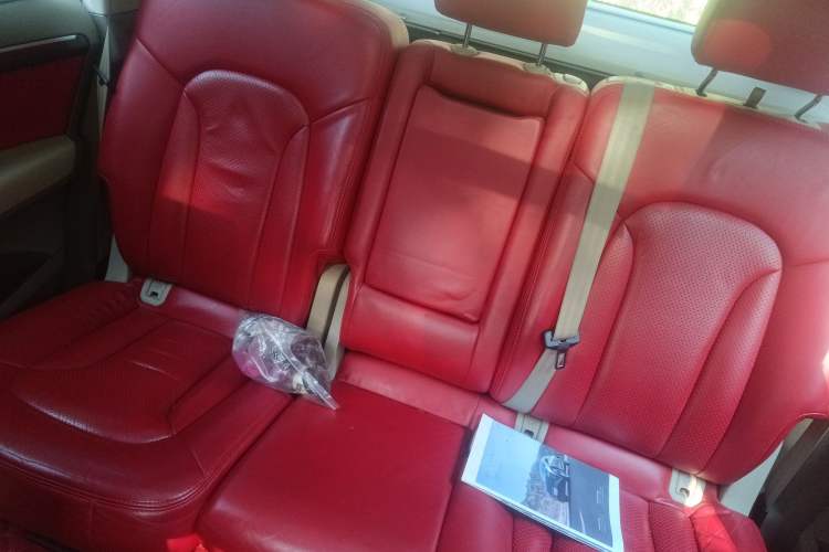 Used Audi Q7 2010 3.6 FSI quattro base version Left Rear Seat