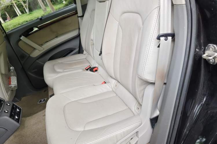 Used Audi Q7 2010 3.6 FSI quattro Technology model Left Rear Seat