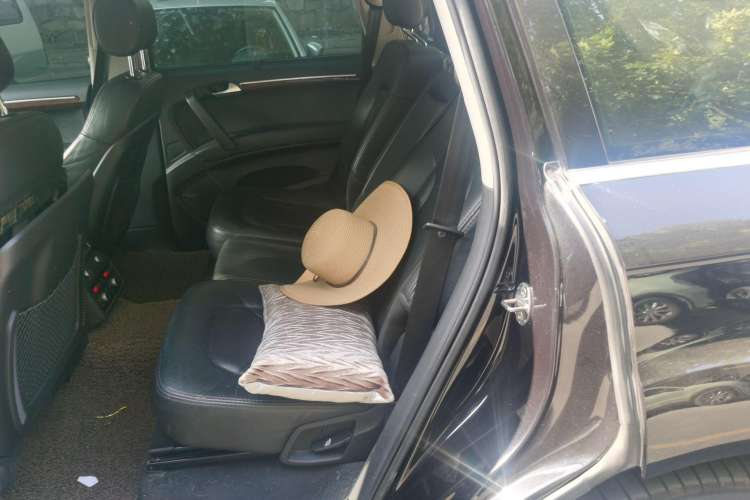 Used Audi Q7 2010 3.6 FSI quattro Luxury Model Left Rear Seat