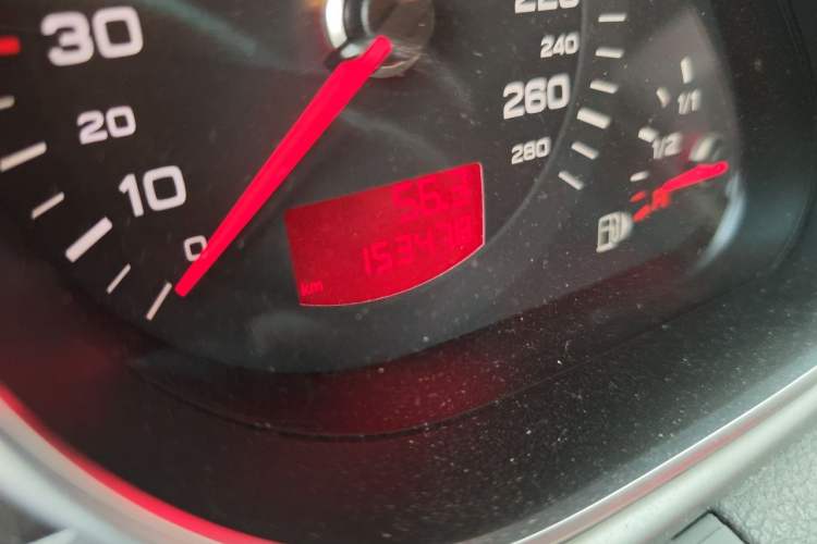 Used Audi Q7 2010 3.6 FSI quattro base version Odometer Close Up