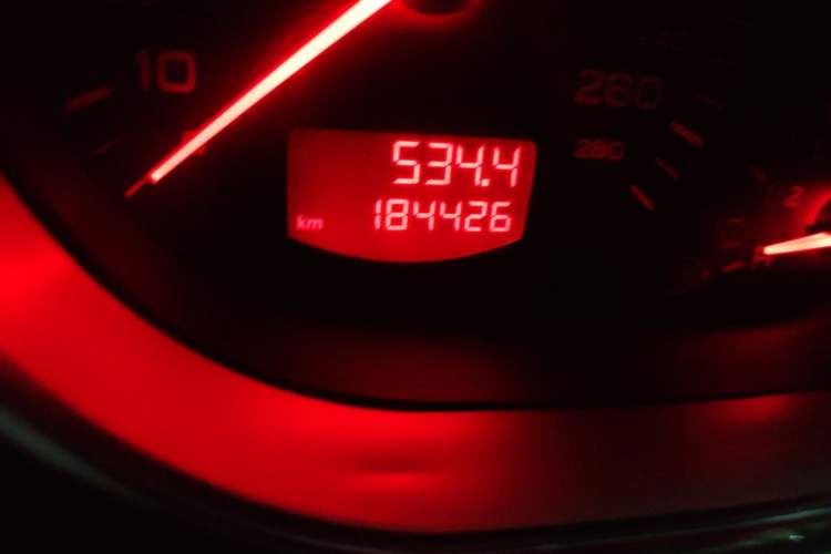 Used Audi Q7 2010 3.6 FSI quattro Comfort Edition Odometer Close Up